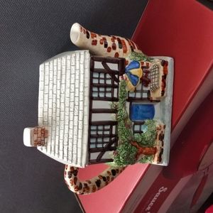 Darling Village tea pot